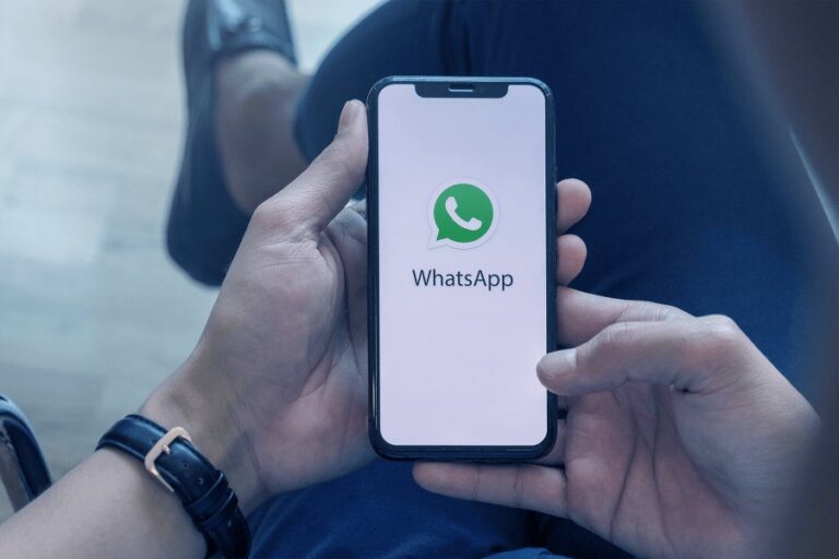 How to Implement a WhatsApp Archiving Policy Without Employee Pushback